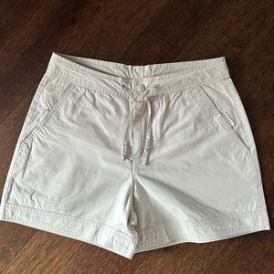DYNAMITE KHAKI SHORTS SIZE 5